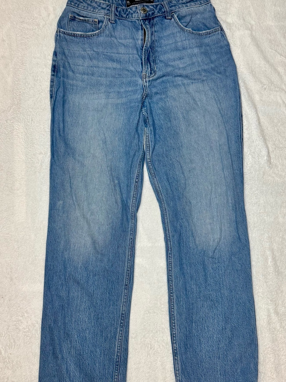Hollister High-Rise Straight Leg Jeans in Light Blue Wash